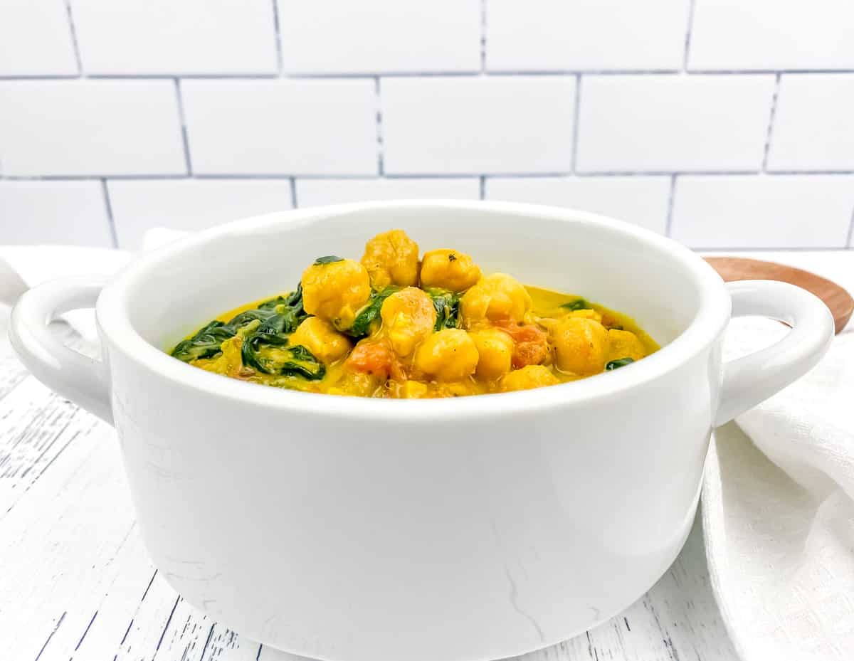 Coconut curry chickpeas bowl