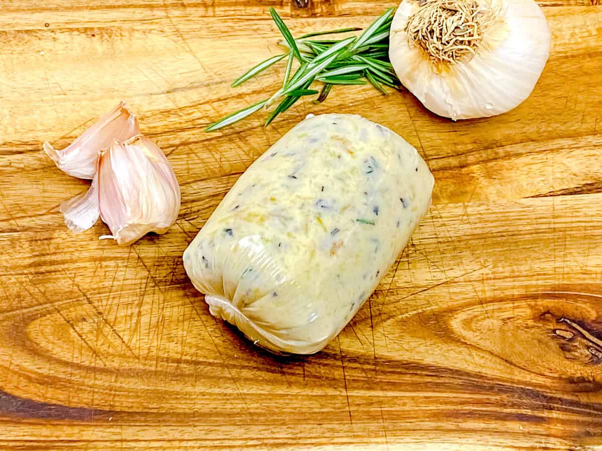 roasted garlic herb butter_4976